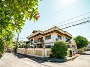 5 Bedroom Las Piñas Royale Estates House and Lot Pulang...