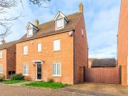 5 bedroom link detached house for sale