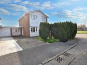 5 bedroom link detached house for sale