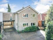 5 bedroom link detached house for sale in Oak Lane,...