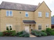 5 bedroom link detached house for sale in Stirling Way...