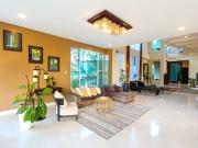 5 Bedroom Luxurious Family Oasis House in Maria Luisa...