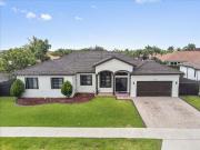 5 bedroom luxury Villa for sale in Miami Terrace Mobile...