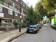4 bedroom Maisonette with large lounge 2 mins from Bow...