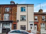 5 bedroom Mid Terrace House to rent, Raphael Road,...