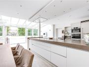 5 bedroom property in Salcott Road, London, SW11 £8,000...