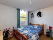 5 bedroom property to let in 1 NEWTON GROVE £575 pw