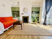 5 bedroom property to let in Chigwell Road, South...