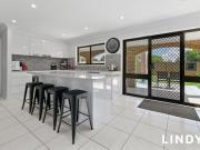 5 BEDROOM. RENOVATED THROUGHOUT