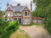 5 Bedroom Semi Detached House