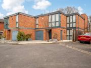 5 Bedroom Semi Detached House