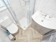 5 bedroom semi detached house for rent in Barnesdale...