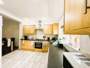 5 bedroom semi detached house for rent in Beeston Road,...