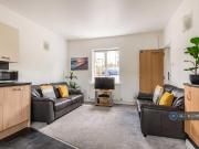 5 bedroom semi detached house for rent in Colbourne...