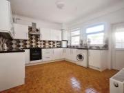 5 bedroom semi detached house for rent in Fortescue...