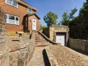 5 bedroom semi detached house for rent in Knepp Close,...