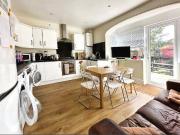 5 bedroom semi detached house for rent in Newcombe Road,...