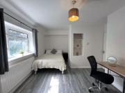 5 bedroom semi detached house for rent in Southall...