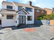 5 bedroom semi detached house for sale in Heddington...