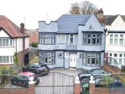 5 Bedroom Semi detached House For Sale In London