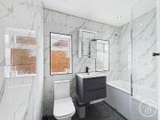 5 bedroom semi detached house for sale in Primley Park...