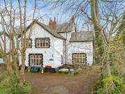 5 bedroom semi detached house for sale in Worthington...