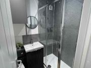 5 bedroom Semi detached house To Let