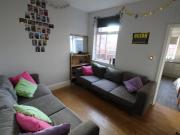 5 bedroom Semi detached house To Let