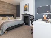 5 bedroom Semi detached house To Let