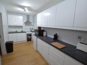 5 bedroom Semi detached house To Let