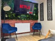 5 bedroom Semi detached house To Let