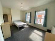 5 bedroom semi detached house to rent