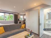 5 bedroom semi detached house to rent