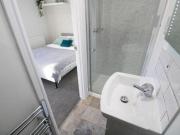 5 bedroom semi detached house to rent