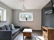 5 bedroom semi detached house to rent