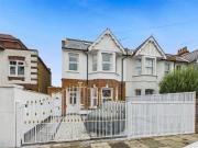 5 bedroom semi detached house to rent