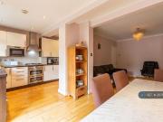 5 bedroom semi detached house to rent