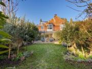 5 bedroom semi detached house to rent