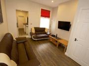 5 bedroom semi detached house to rent