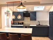 5 bedroom semi detached house to rent