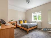 5 bedroom semi detached house to rent