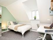 5 bedroom semi detached house to rent