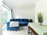 5 bedroom semi detached house to rent