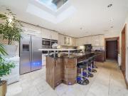 5 bedroom semi detached house to rent