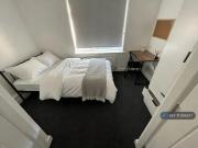 5 bedroom semi detached house to rent