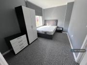 5 bedroom semi detached house to rent