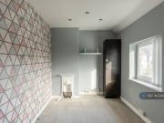 5 bedroom semi detached house to rent