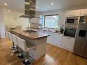 5 bedroom semi detached house to rent