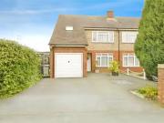 5 bedroom Semi Detached House to rent, Spring Rise,...
