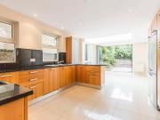 5 Bedroom Terraced House